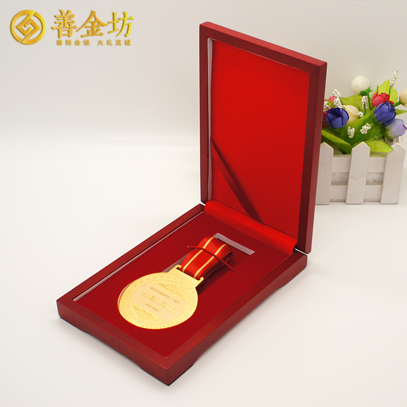 河南新鄉(xiāng)王氏員工獎章_ 獎牌制作 紀念章制作 定做紀念章 獎章制作