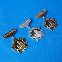 浙江杭州某報定制金銀銅勛章_制作徽章 制作金幣 定做金幣 定做銀幣 獎章制作 紀念幣定制 金幣制作 徽章制作 周年慶典