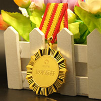 湖南盤子女人坊50克銀鍍金獎?wù)耞 紀(jì)念章制作 獎?wù)轮谱?紀(jì)念章制作 金銀章定制 獎牌制作