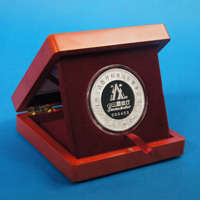 江西三鑫醫(yī)療銀章_ 銀章制作 紀(jì)念章制作 制作紀(jì)念章 定做紀(jì)念章 定做銀章 紀(jì)念章定制 公司上市紀(jì)念品 周年慶典