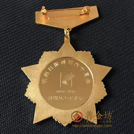 浙江杭州某報定制金銀銅勛章_制作徽章 制作金幣 定做金幣 定做銀幣 獎?wù)轮谱?紀念幣定制 金幣制作 徽章制作 周年慶典