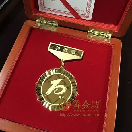 山東日發(fā)_ 紀念幣制作 銀幣制作 紀念章制作 制作紀念幣 定做銀幣 純金紀念幣制作 定做金幣 制作金幣 獎章制作 周年慶典 員工福利