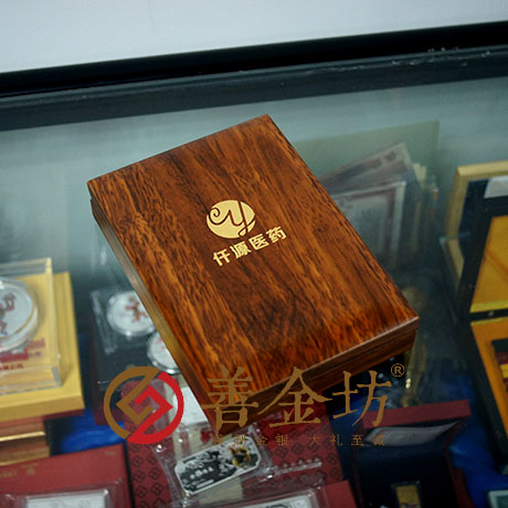 山西仟源醫(yī)藥獎?wù)耞銀幣制作 紀念幣制作 紀念章制作 制作紀念幣 定做紀念幣 定做銀幣 制作金幣 員工福利 會議表彰 金章制作 獎?wù)轮谱? width=