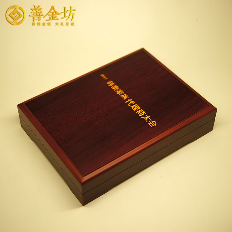 上海韓泰輪胎代理商大會(huì)銀鑲金獎(jiǎng)?wù)耞 紀(jì)念章制作 獎(jiǎng)?wù)轮谱?紀(jì)念章制作 金銀章定制 獎(jiǎng)牌定制 會(huì)議表彰 員工福利