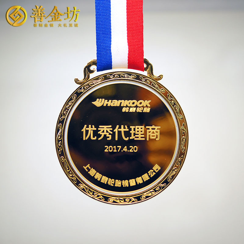 上海韓泰輪胎代理商大會(huì)銀鑲金獎(jiǎng)?wù)耞 紀(jì)念章制作 獎(jiǎng)?wù)轮谱?紀(jì)念章制作 金銀章定制 獎(jiǎng)牌定制 會(huì)議表彰 員工福利
