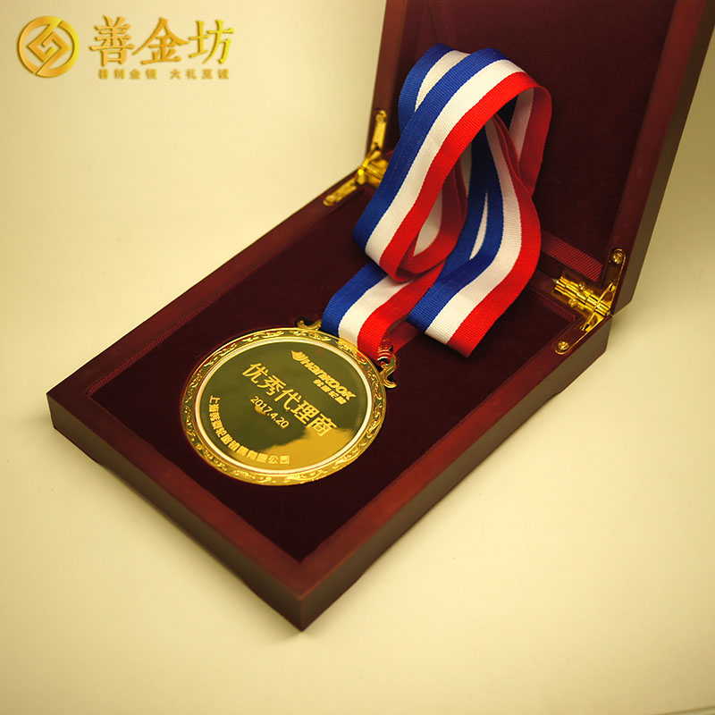 上海韓泰輪胎代理商大會(huì)銀鑲金獎(jiǎng)?wù)耞 紀(jì)念章制作 獎(jiǎng)?wù)轮谱?紀(jì)念章制作 金銀章定制 獎(jiǎng)牌定制 會(huì)議表彰 員工福利