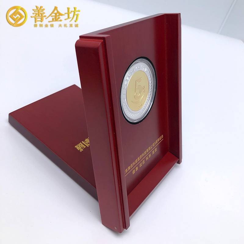 北京某醫(yī)藥科技公司成立五周年定制紀(jì)念章_ 銀章定制 紀(jì)念章制作 銀鎏金 50g