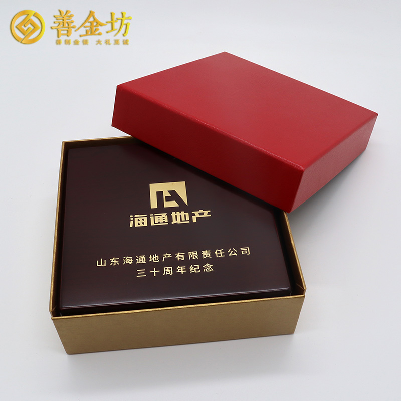 山東海通地產(chǎn)三十周年定制銀鑲金紀(jì)念章_ 紀(jì)念金幣制作 銀幣制作 紀(jì)念章制作 定做銀幣