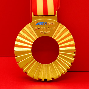 遼寧大連德泰集團(tuán)定制獎牌_獎牌制作 獎?wù)轮谱?定制獎牌 定做獎?wù)? /></a></div>
		<div   id=