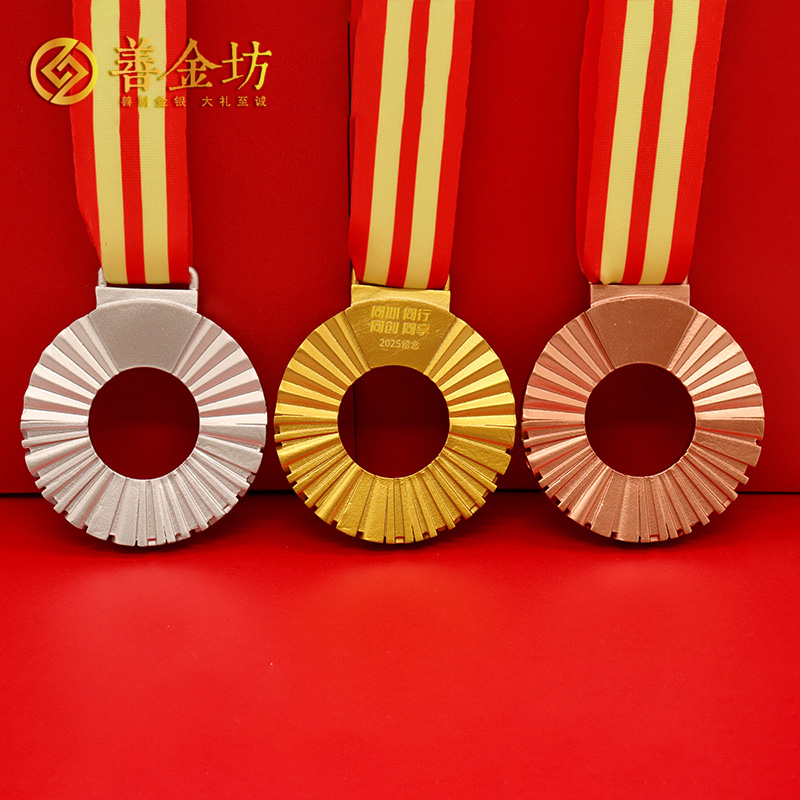 遼寧大連德泰集團定制獎牌_獎牌制作 獎?wù)轮谱?定制獎牌 定做獎?wù)? width=