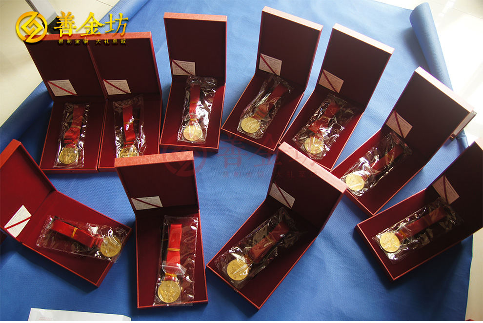 選擇專業(yè)純金獎牌定做廠家，成就非凡榮耀之選